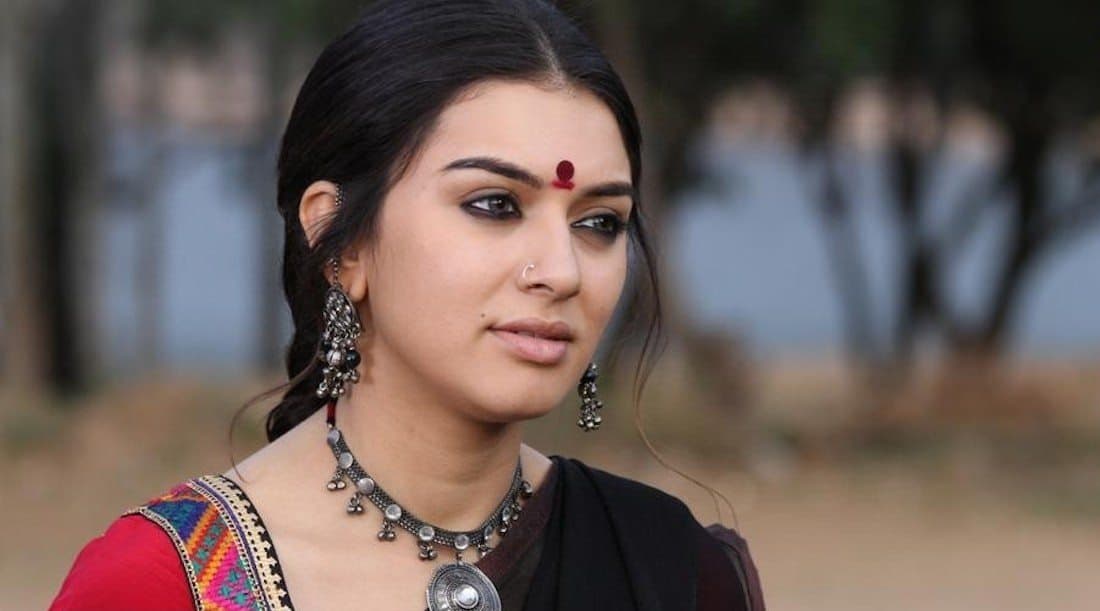 Aranmanai backdrop