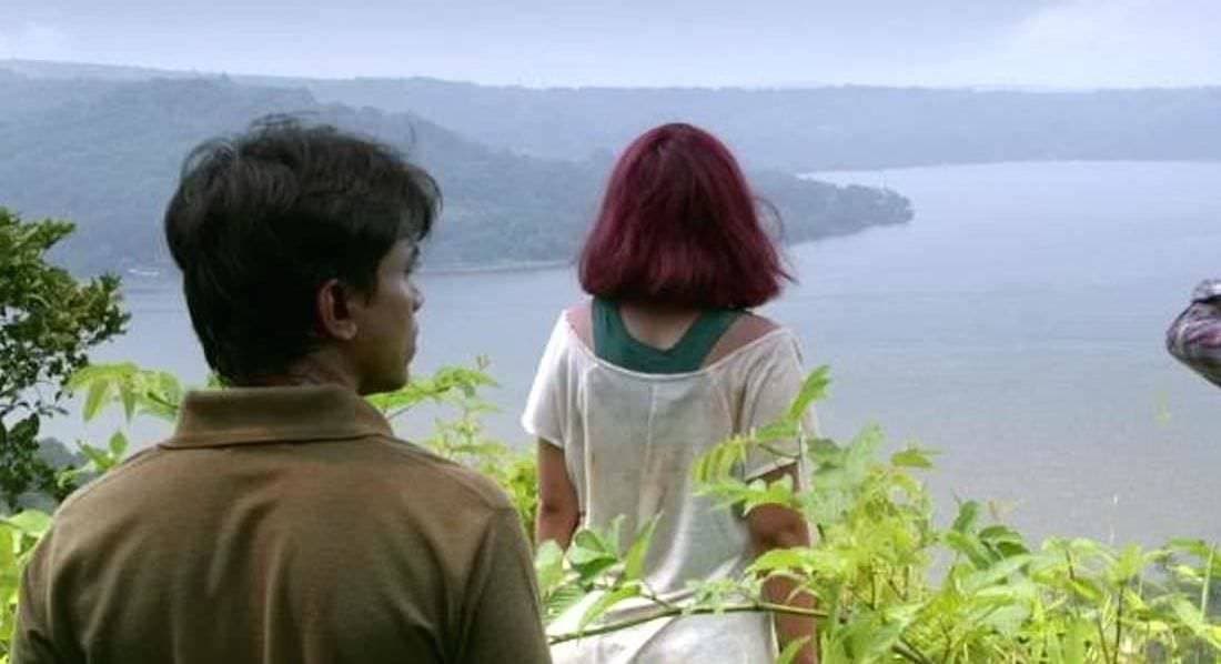 Yahaan Sabki Lagi Hai backdrop