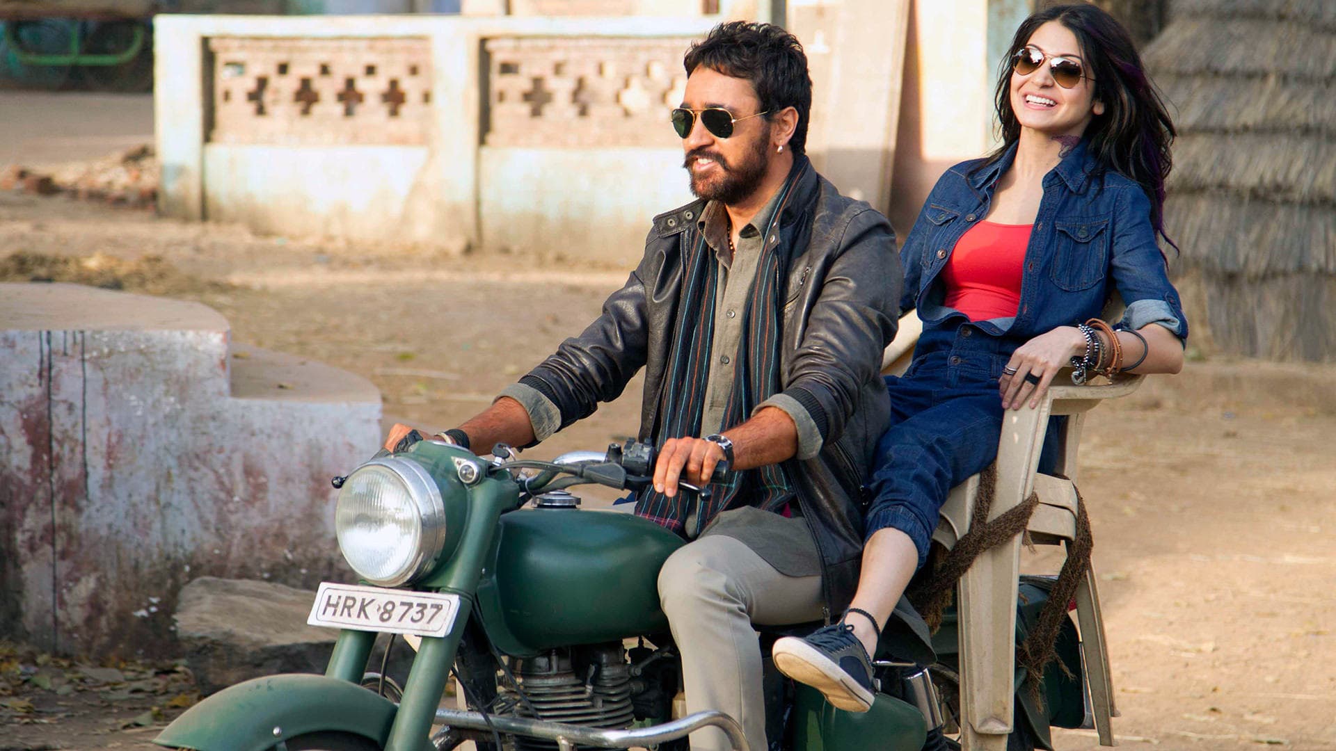 Matru Ki Bijlee Ka Mandola backdrop