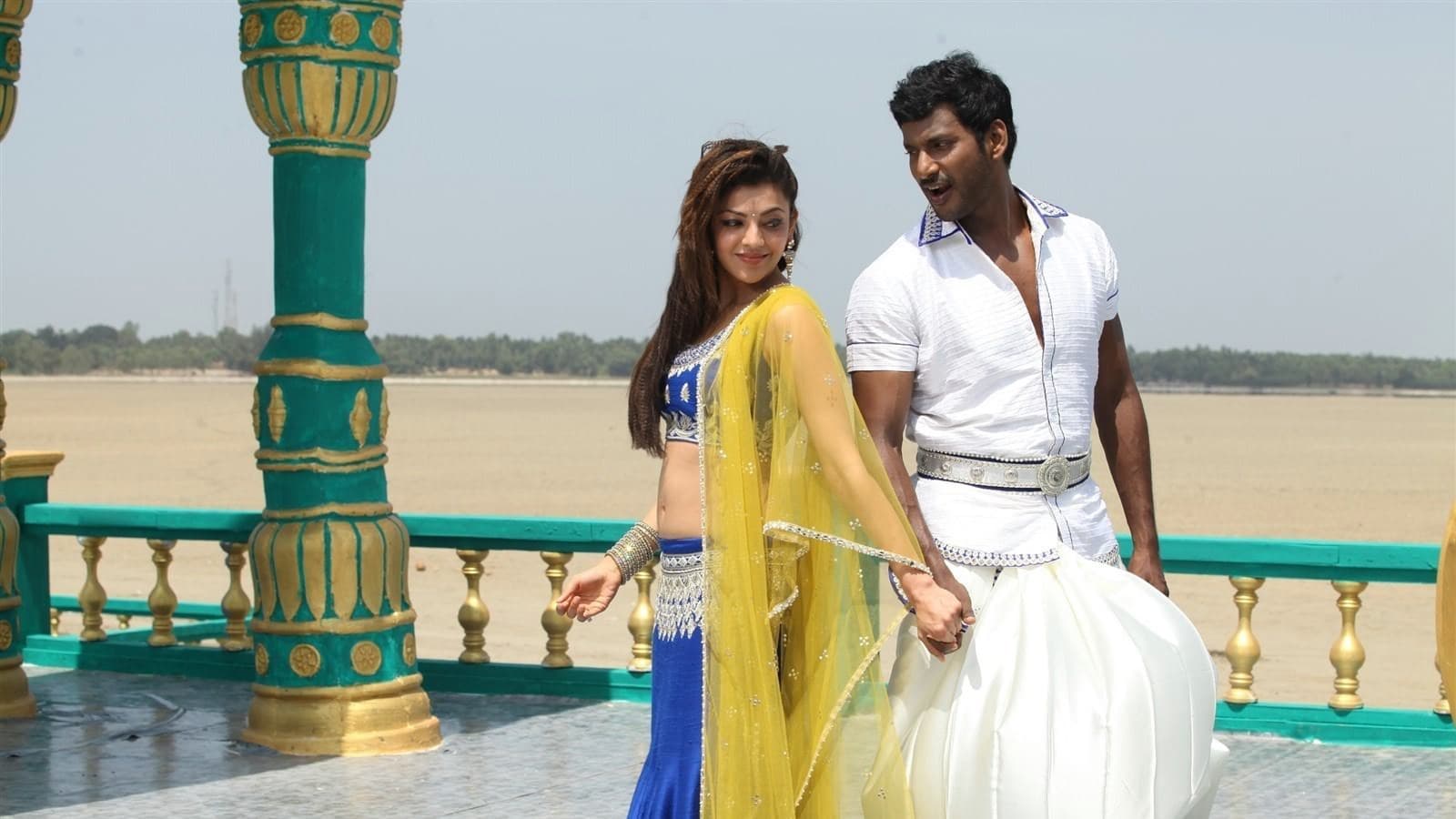 Paayum Puli backdrop