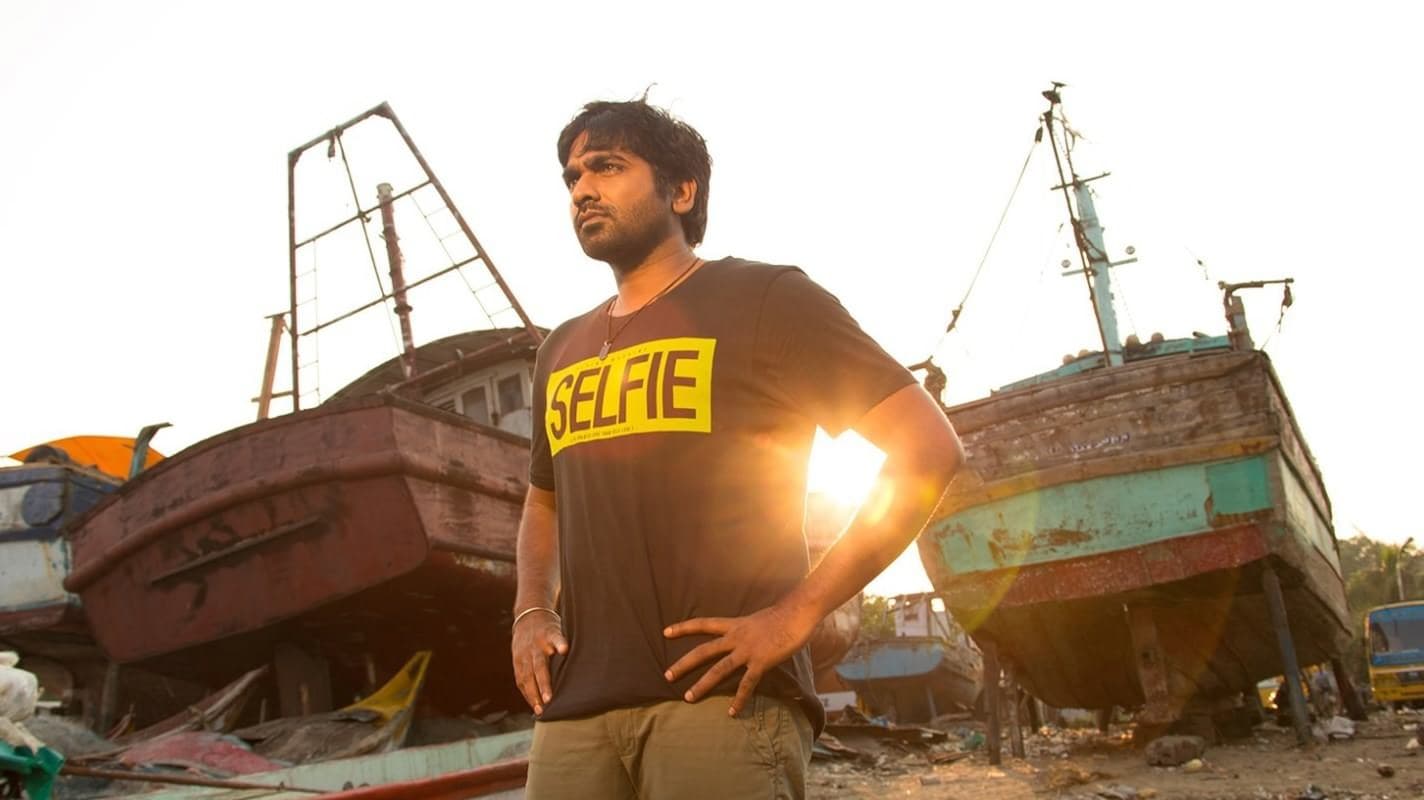 Naanum Rowdydhaan backdrop