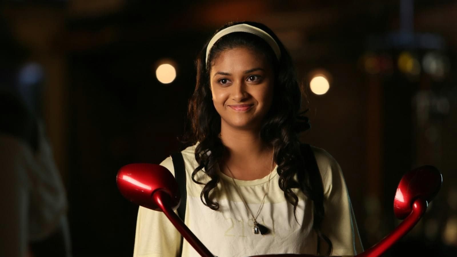 Idhu Enna Maayam backdrop