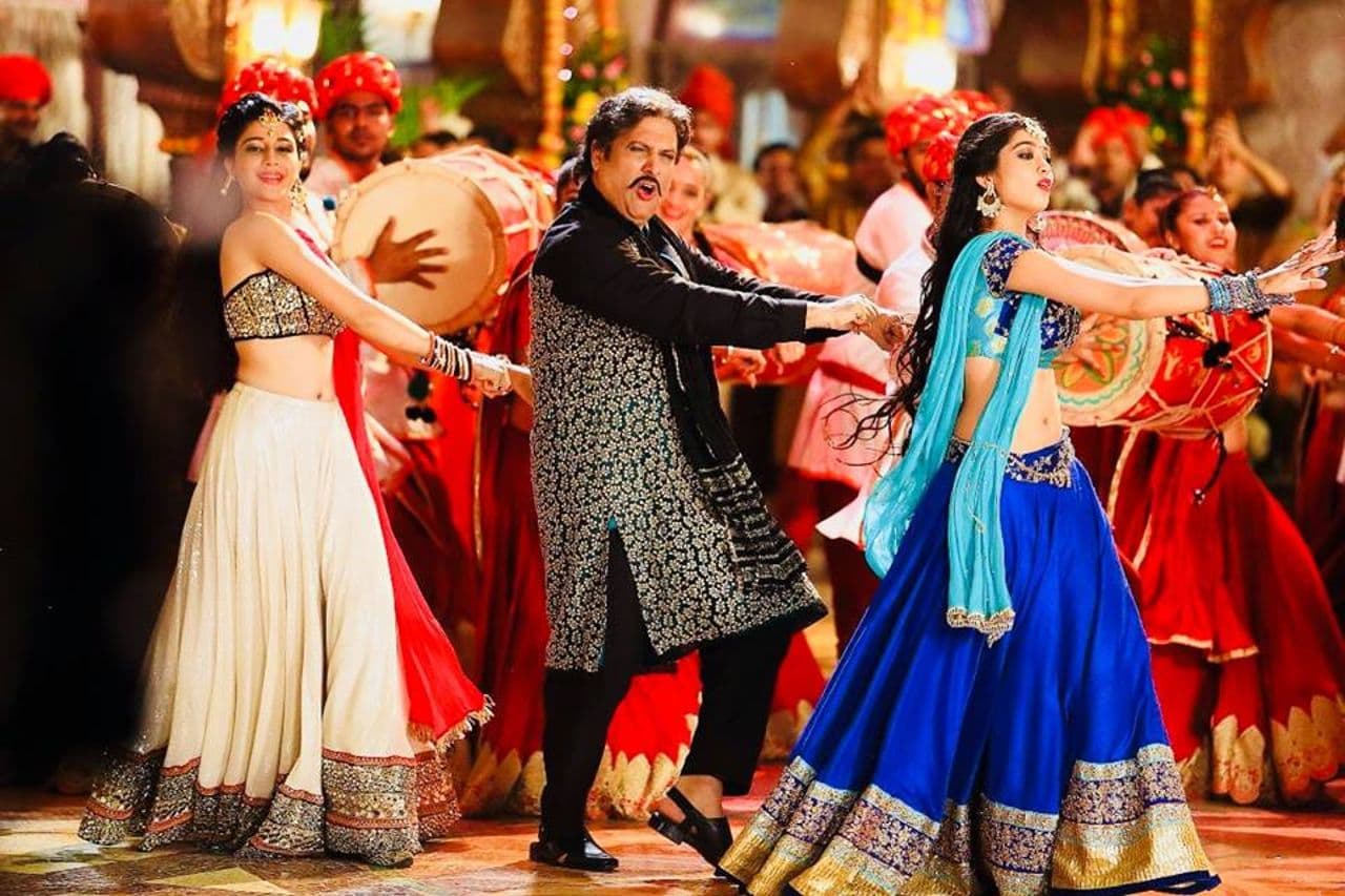 Rangeela Raja backdrop