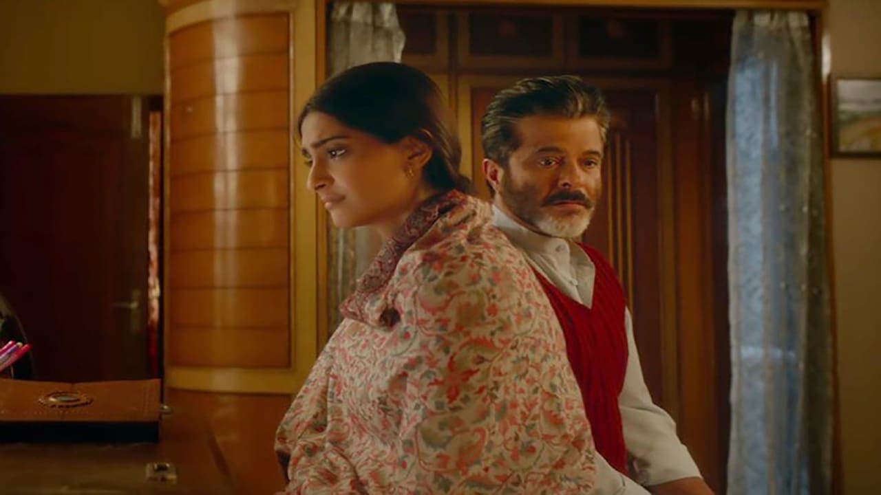 Ek Ladki Ko Dekha Toh Aisa Laga backdrop