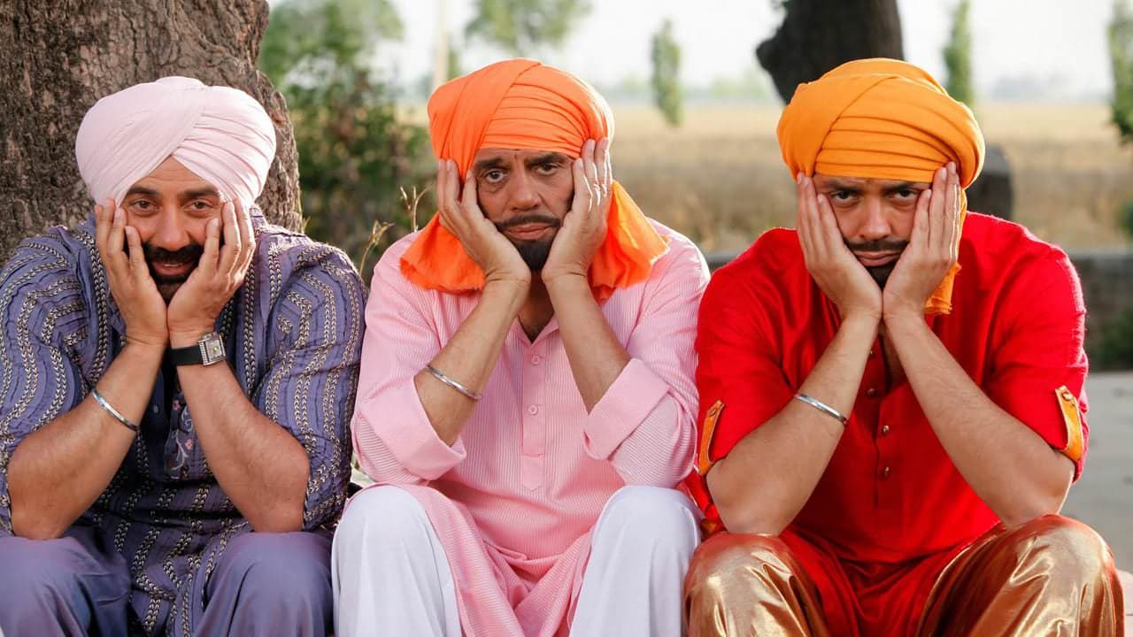 Yamla Pagla Deewana backdrop