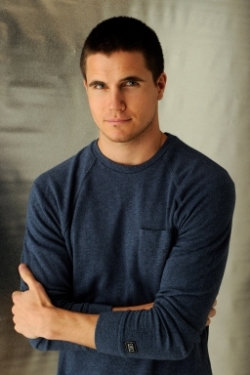 Robbie Amell Poster